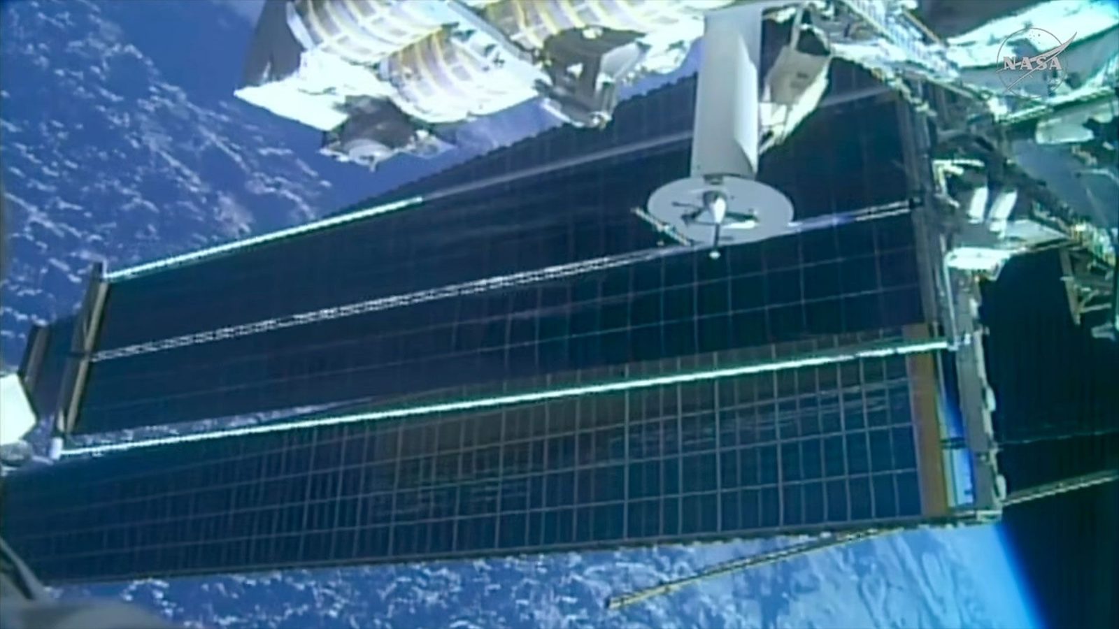 Espacio: La ISS despliega su penúltimo panel solar renovado