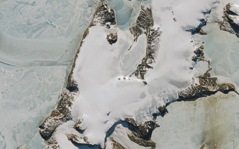 Tierra: Una calavera de hielo pierde su manto blanco