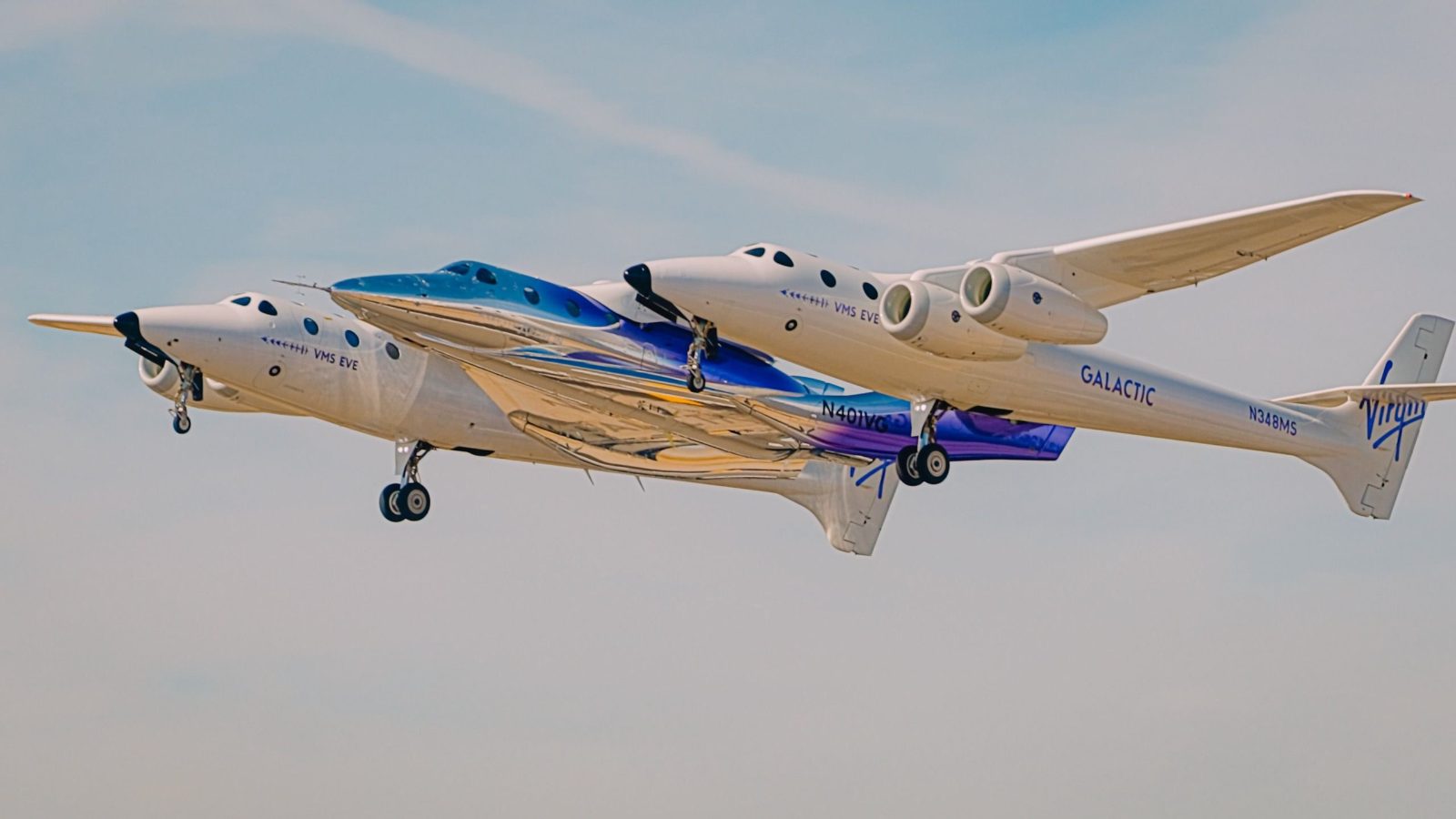Espacio: Apeiron vuela sujeto a su avión portador