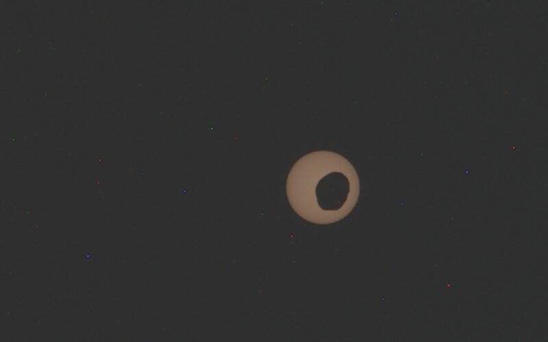 Espacio: Perseverance observa un eclipse solar en Marte