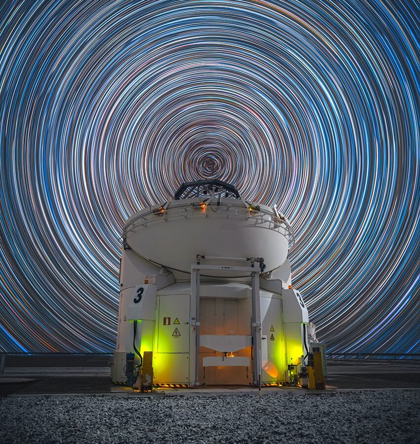 Espacio: El cielo gira sobre Paranal