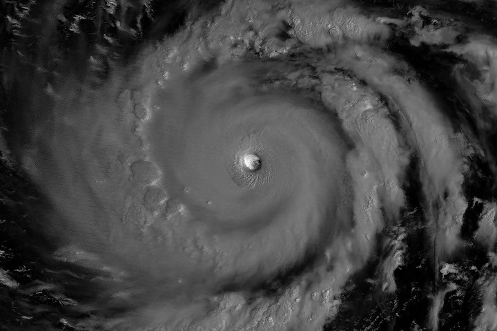 Clima: Bavi golpea Guam como supertifón