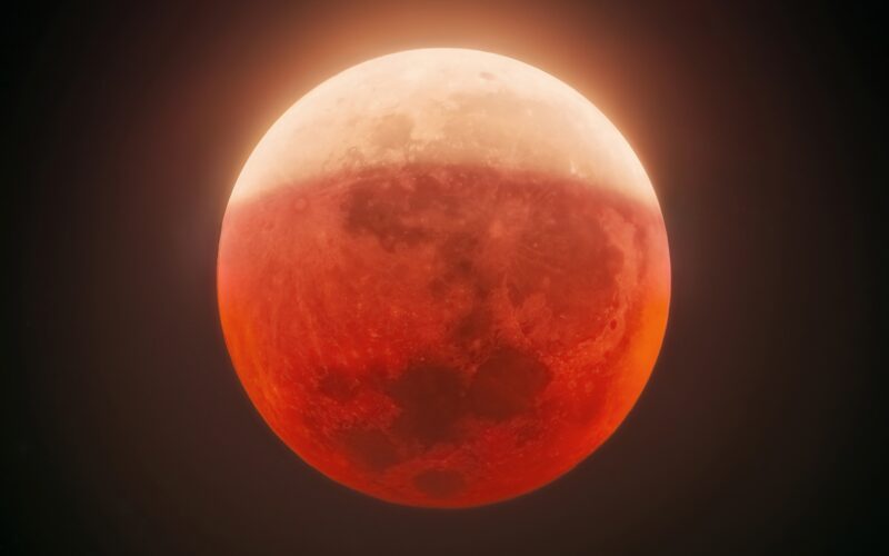 Espacio: La Luna se teñirá de rojo